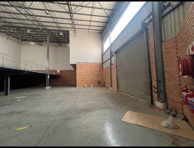 677M² WAREHOUSE TO LET IN COSMO BUSINESS PARK
